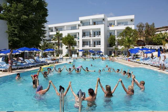 Larissa Beach Club Side Exterior photo